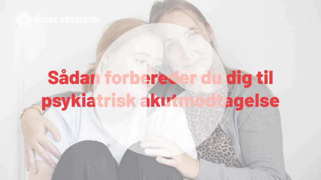 kvinder sidder tæt sammen, den ene ser trøstende ud. Store røde bogstaver henover billedet læser: "Sådan forbereder du dig på psykiatrisk akutmodtage".